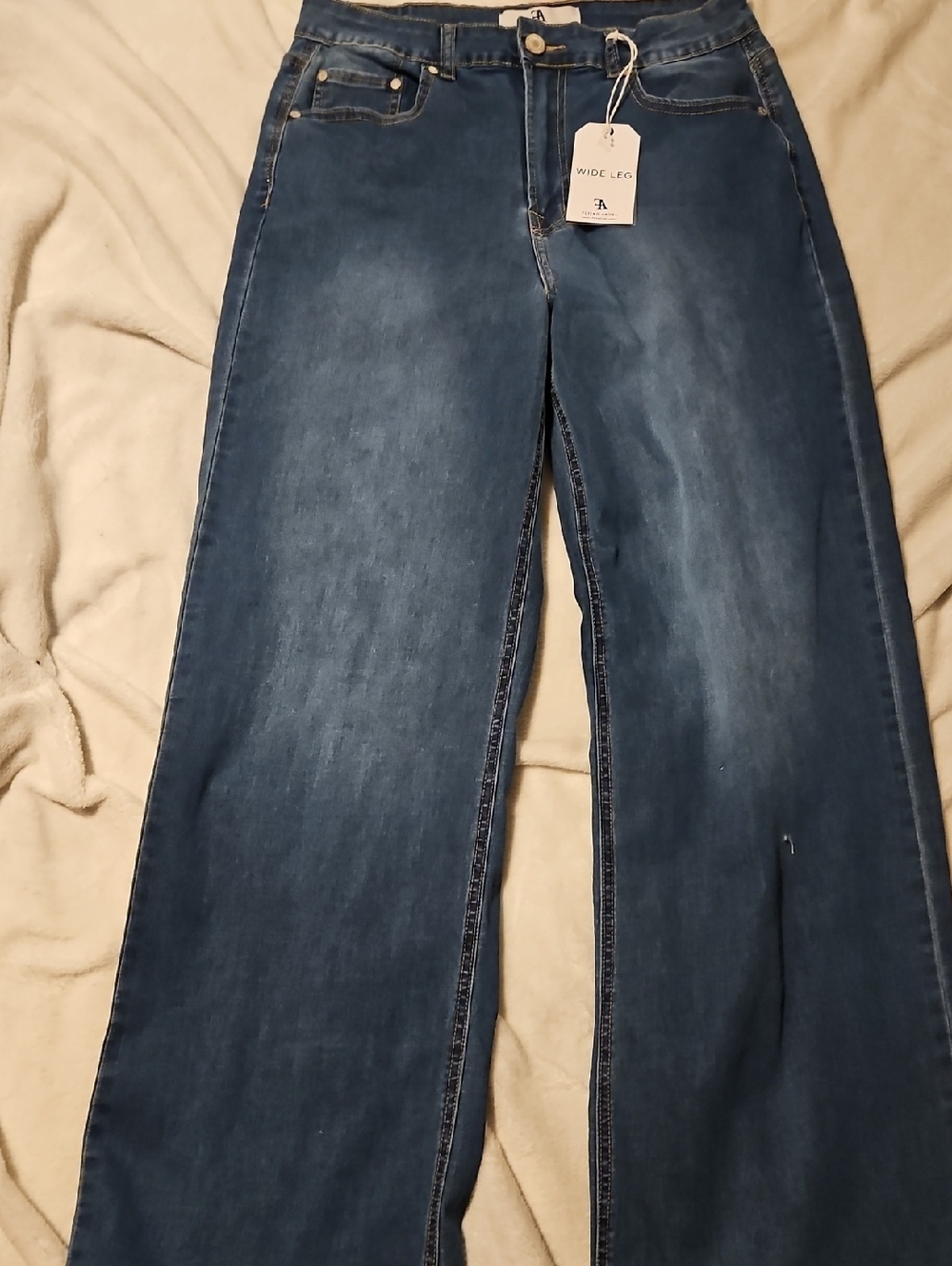High-Rise Wide Leg Jeans in Medium Blue